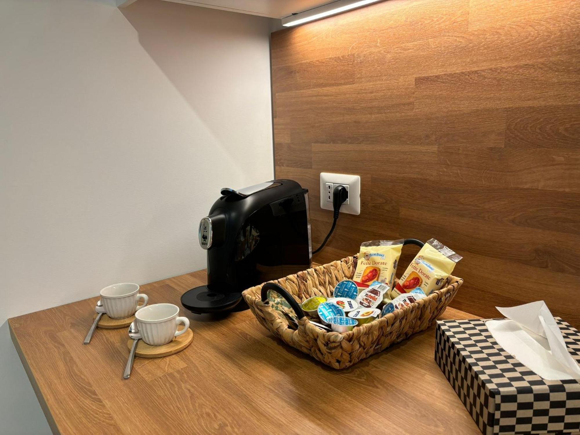 Mimi Guest House Bari Bagian luar foto